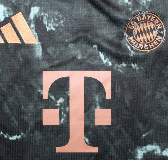 Bayern Múnich Visita - 24/25