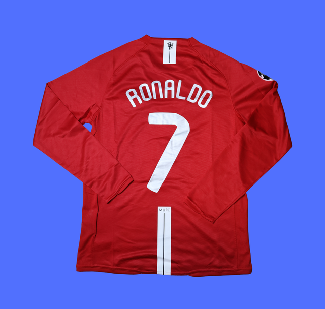 Espalda del jersey retro Manchester United 2008 rojo, manga larga con nombre Ronaldo y número 7 en blanco.